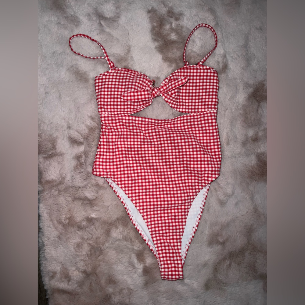 Very cute Forever 21 one piece swim suit, only worn once